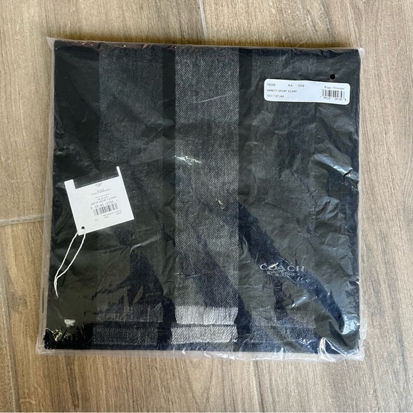 Coach Varsity Sport Scarf - Picture 3 of 7